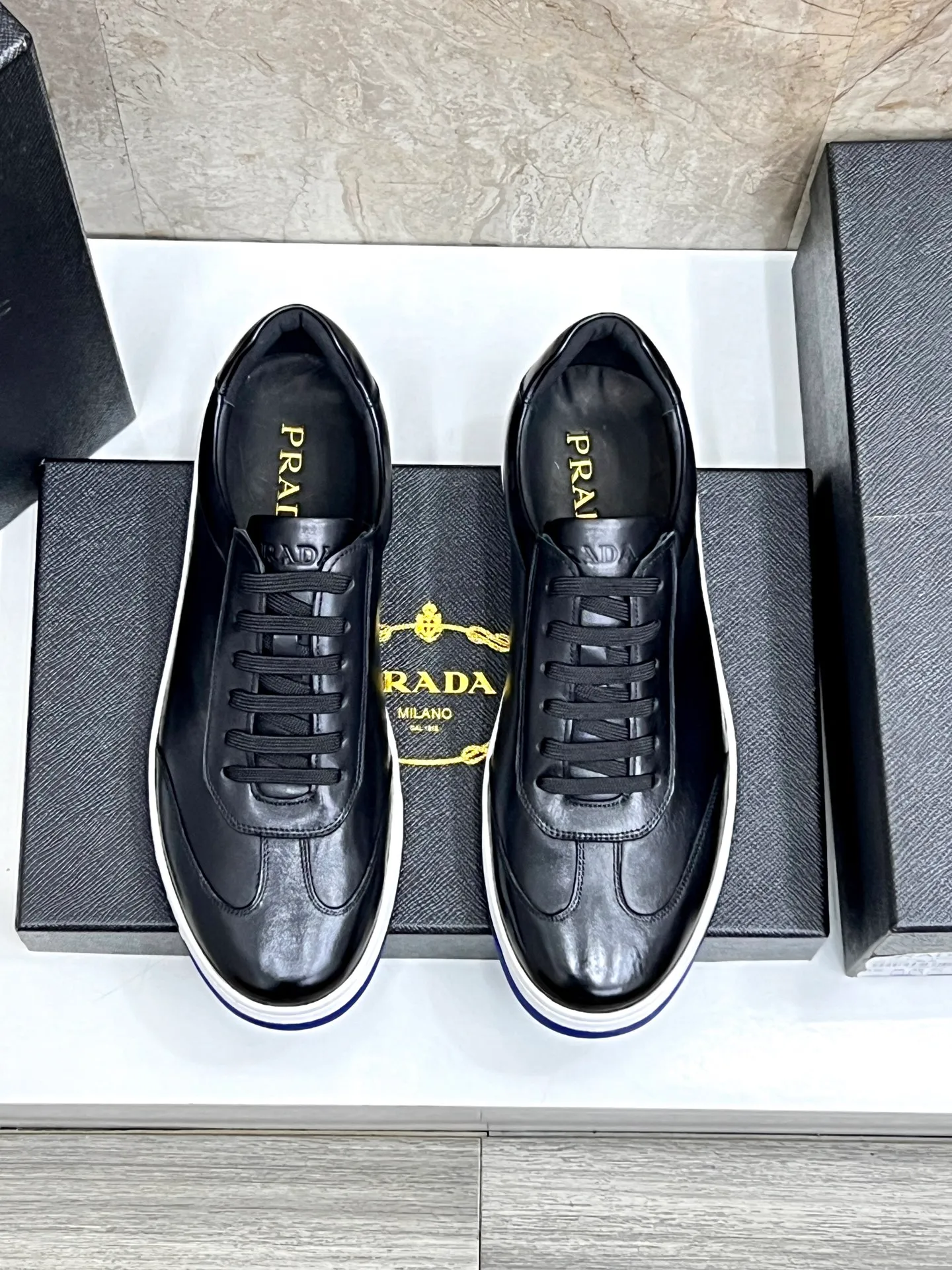 💰620 Prada classic men’s lace-up casual shoes｜Imported cowhide upper｜Layered stitching design on the upper Lightweight and breathable｜Soft and comfortable｜PRADA letters on the side｜Distinctive sporty style Showing the brand style｜Lightweight embossed rubber sole｜With cowhide foot pad lining｜Excellent foot feel Fashionable and elegant｜Size: 38-44 (customized at 45)
